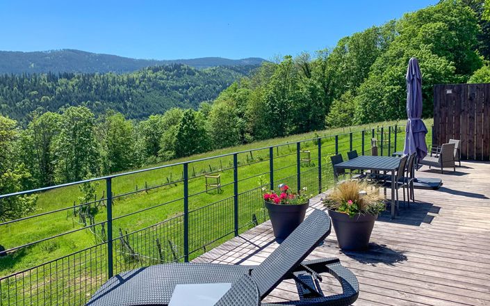 Image No.17-7 Bed Property for sale