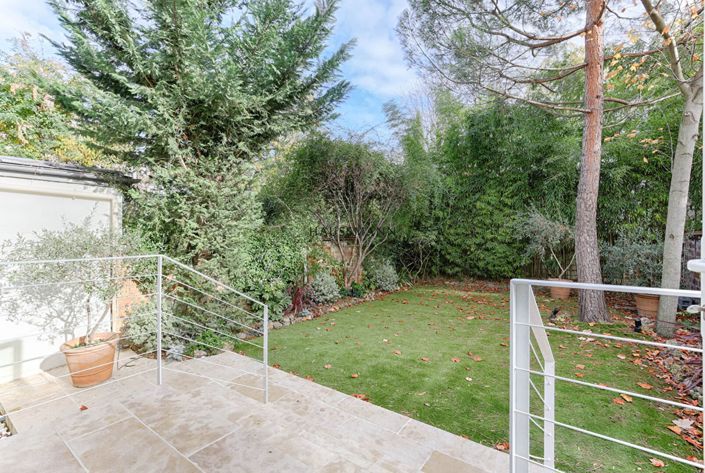 Image No.10-5 Bed Property for sale