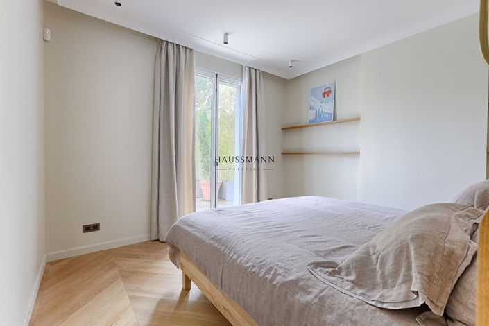 Image No.11-5 Bed Property for sale