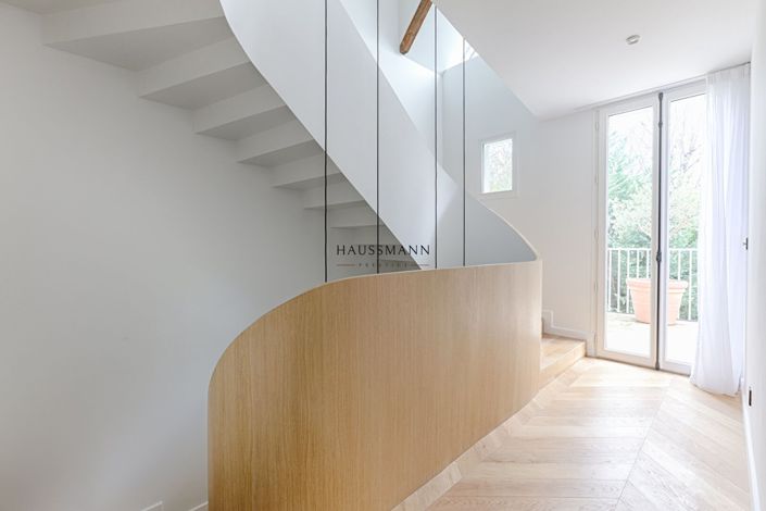 Image No.17-5 Bed Property for sale