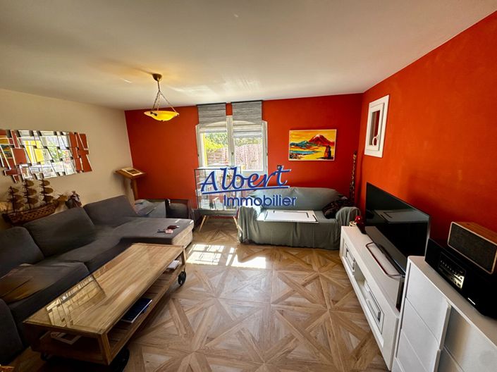 Image No.4-2 Bed House for sale