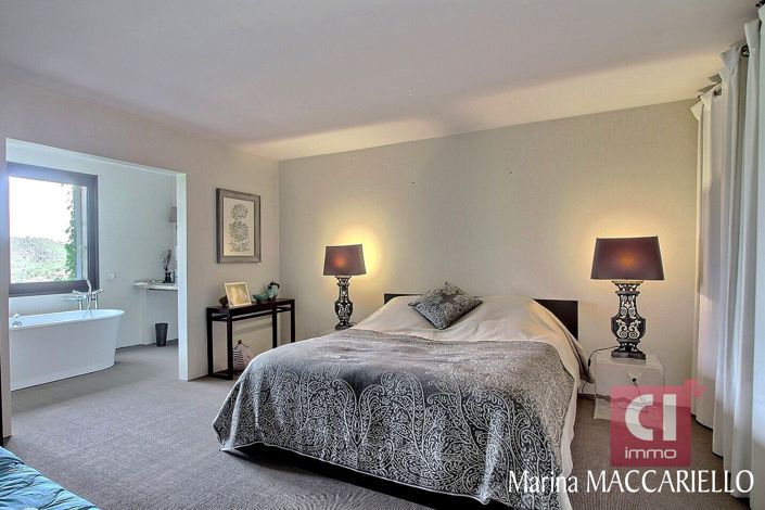 Image No.10-3 Bed House for sale