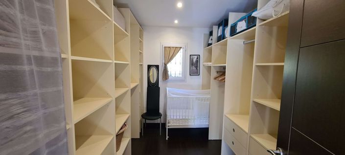 Image No.11-7 Bed House for sale