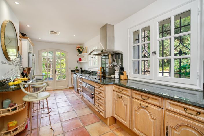 Image No.10-4 Bed House for sale