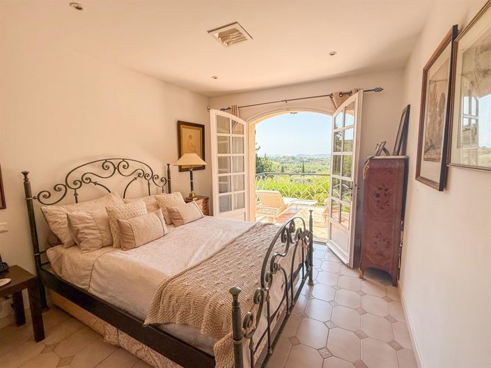 Image No.16-4 Bed House for sale