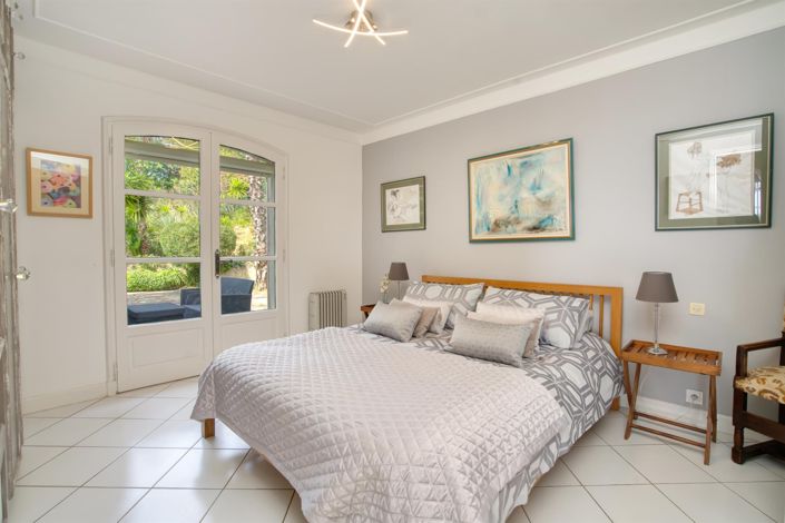 Image No.20-4 Bed House for sale