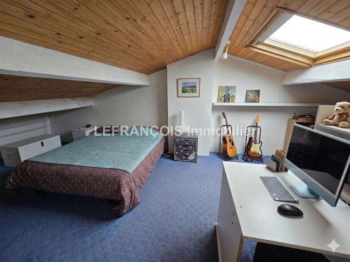 Image No.10-4 Bed House for sale