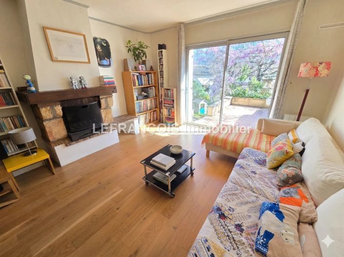 Image No.2-4 Bed House for sale