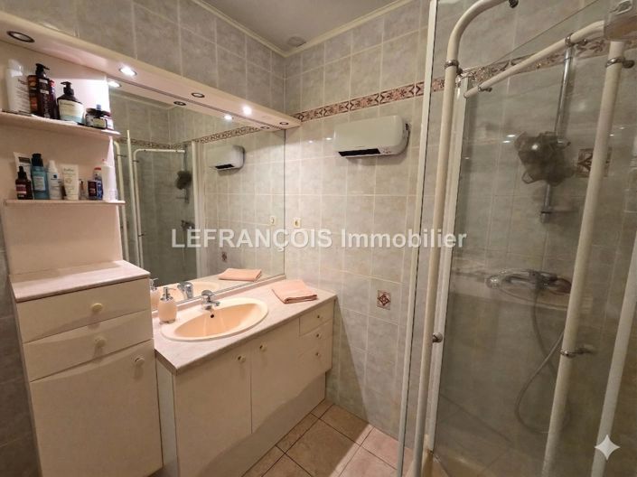 Image No.8-4 Bed House for sale