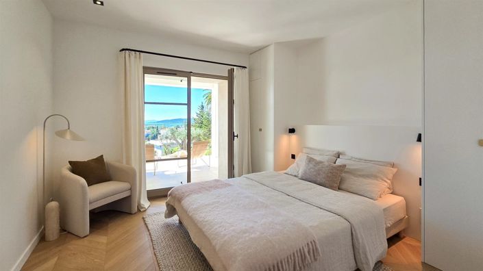 Image No.17-6 Bed House for sale