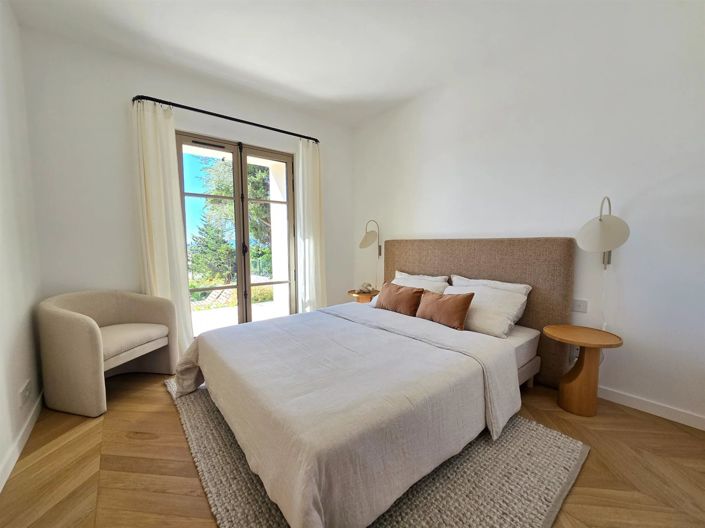 Image No.18-6 Bed House for sale