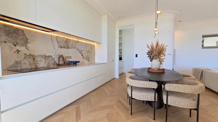 Image No.9-6 Bed House for sale