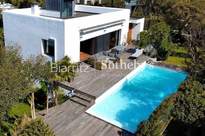 Image No.2-4 Bed House for sale