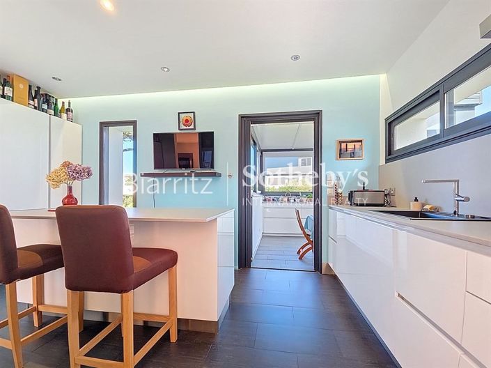 Image No.8-4 Bed House for sale