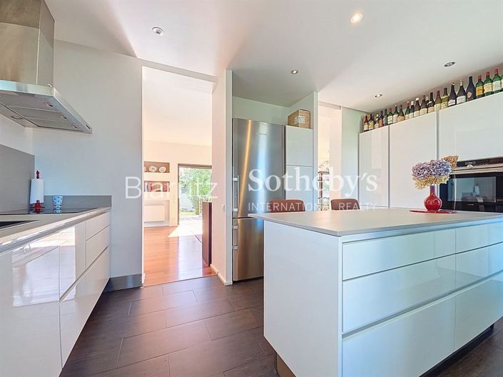 Image No.9-4 Bed House for sale