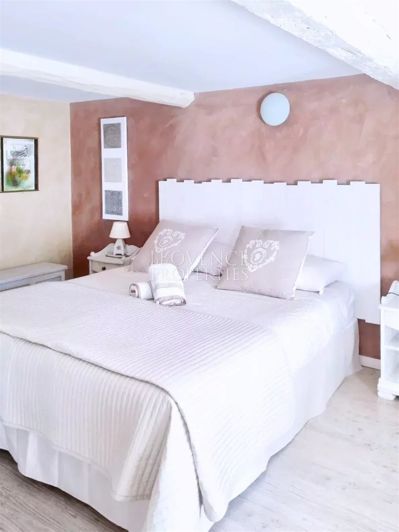 Image No.18-8 Bed House for sale