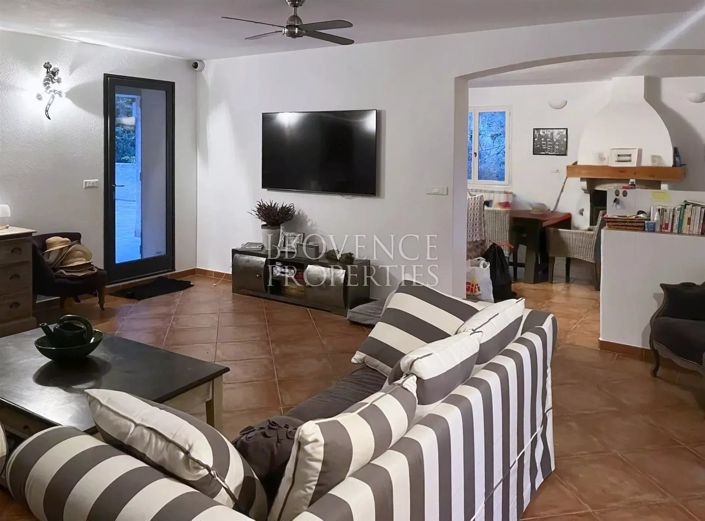 Image No.10-5 Bed House for sale