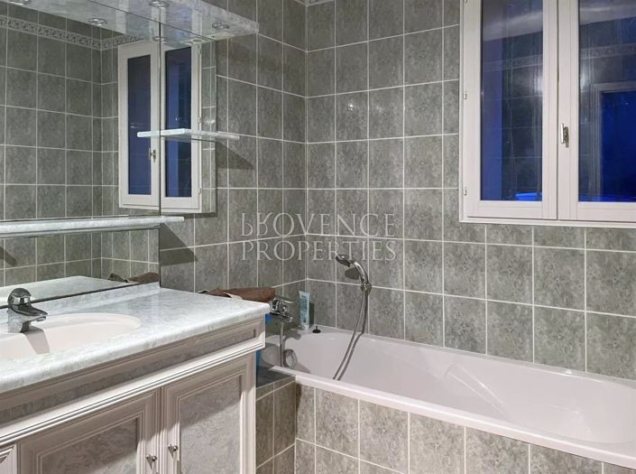 Image No.12-5 Bed House for sale