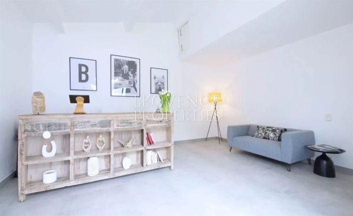 Image No.4-9 Bed House for sale