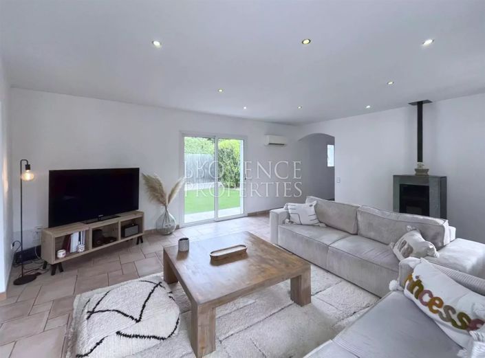 Image No.5-9 Bed House for sale