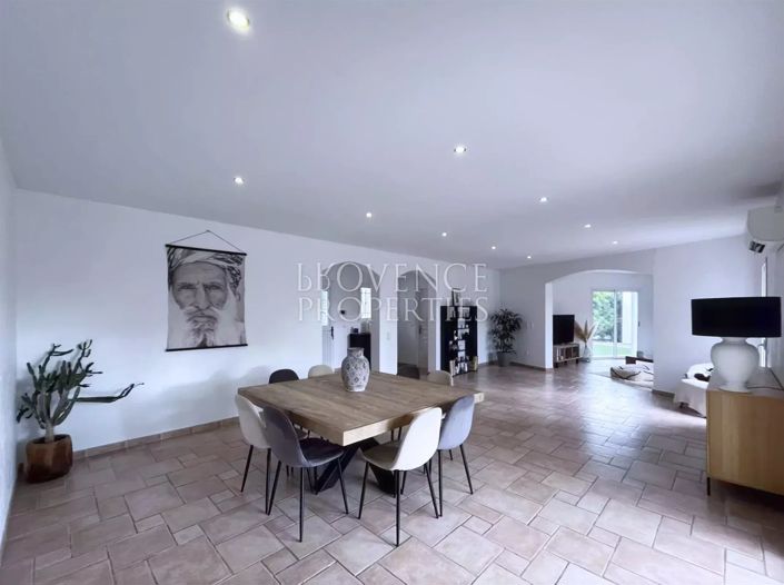 Image No.6-9 Bed House for sale