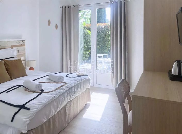 Image No.8-9 Bed House for sale