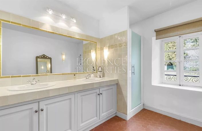 Image No.32-12 Bed House for sale