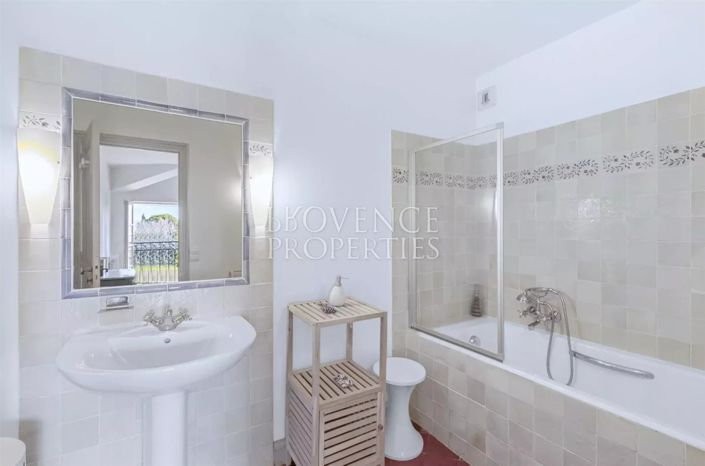 Image No.33-12 Bed House for sale