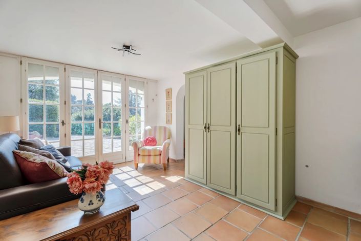 Image No.16-4 Bed House for sale