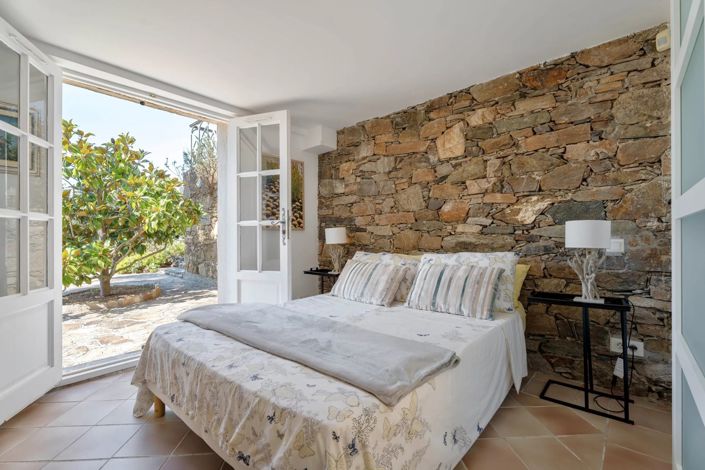 Image No.18-4 Bed House for sale