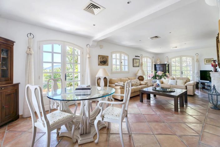 Image No.6-4 Bed House for sale