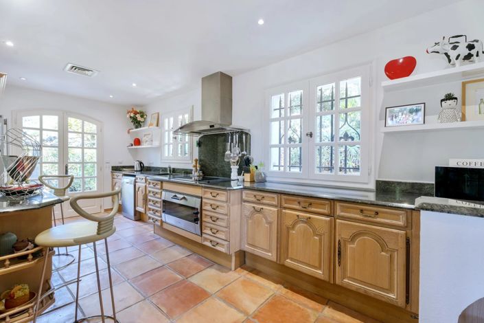 Image No.9-4 Bed House for sale