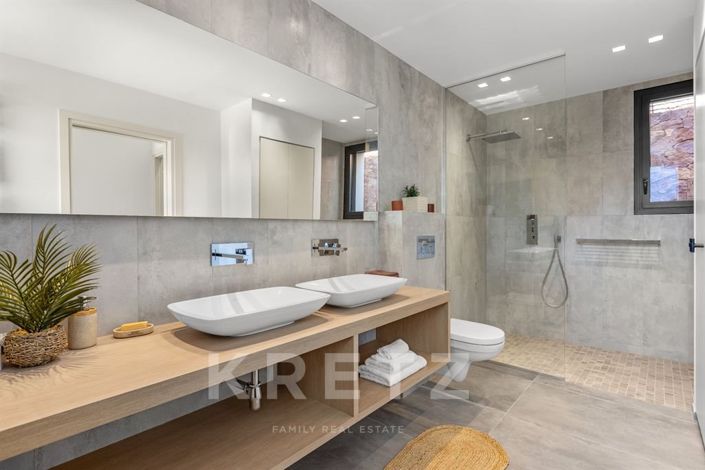 Image No.17-5 Bed House for sale