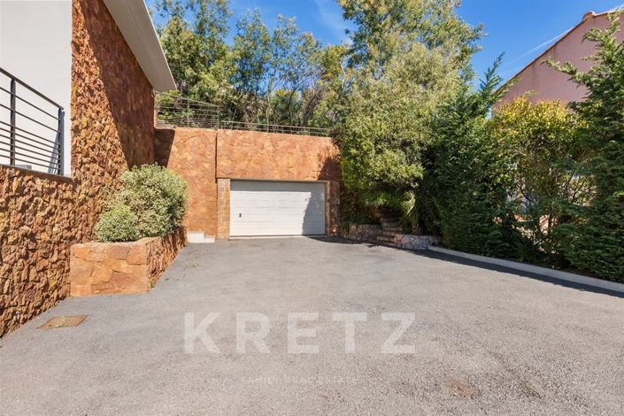 Image No.24-5 Bed House for sale