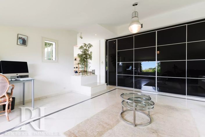 Image No.10-4 Bed House for sale