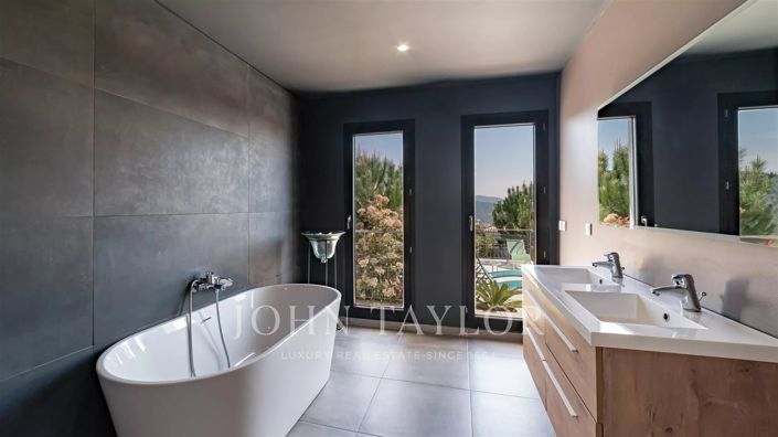 Image No.12-4 Bed House for sale