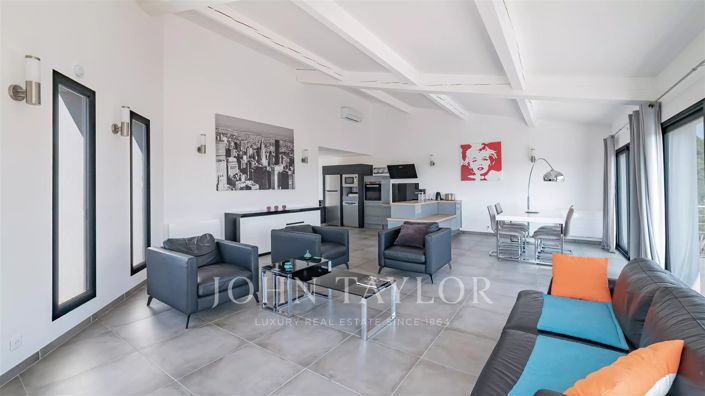 Image No.6-4 Bed House for sale