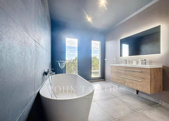 Image No.8-4 Bed House for sale