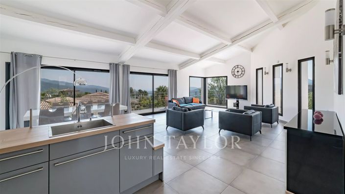 Image No.8-4 Bed House for sale