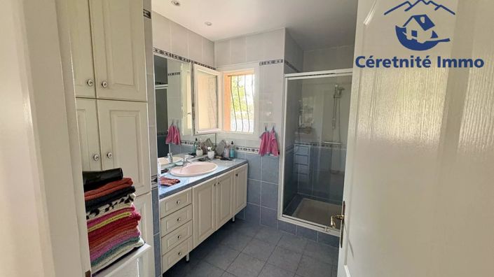 Image No.10-3 Bed House for sale