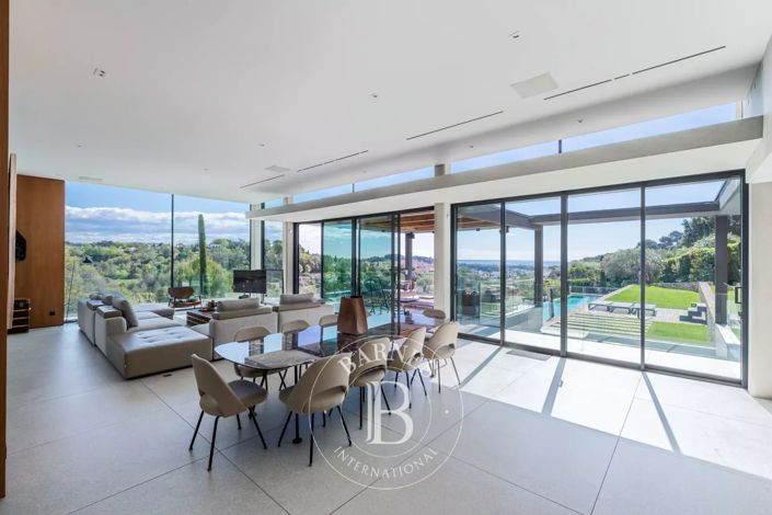 Image No.12-6 Bed House for sale