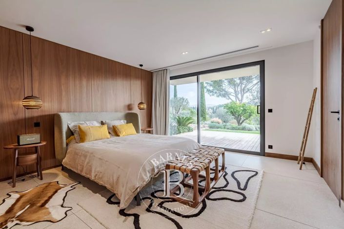 Image No.18-6 Bed House for sale