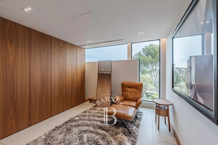 Image No.19-6 Bed House for sale