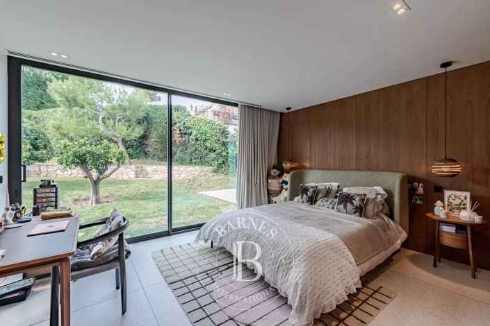 Image No.20-6 Bed House for sale