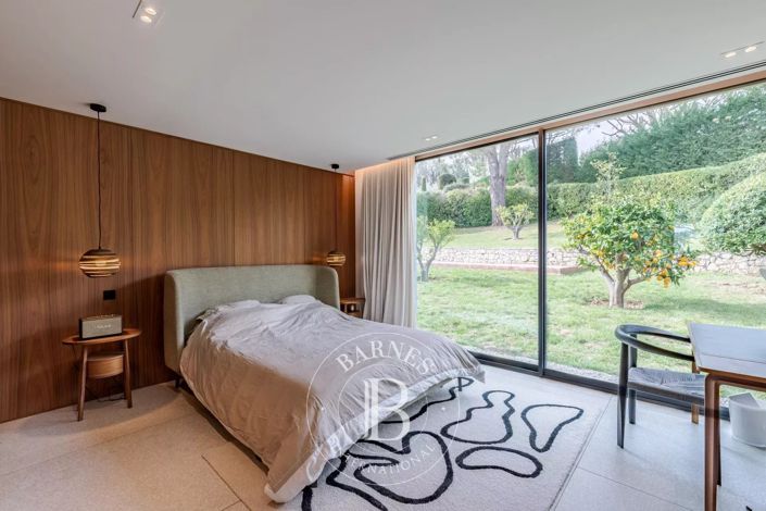 Image No.21-6 Bed House for sale