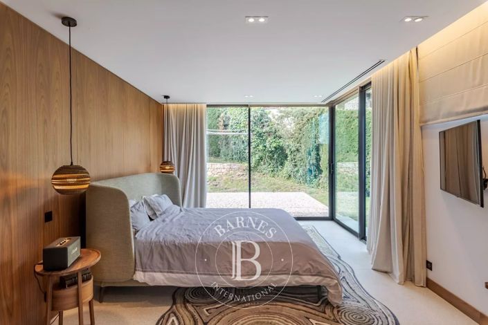 Image No.23-6 Bed House for sale