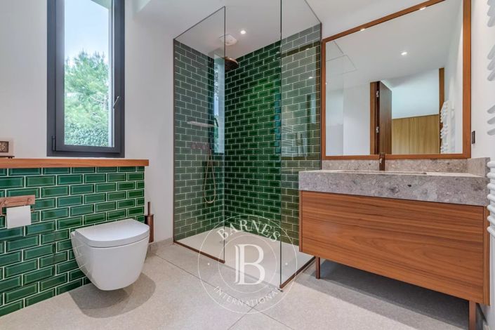 Image No.25-6 Bed House for sale