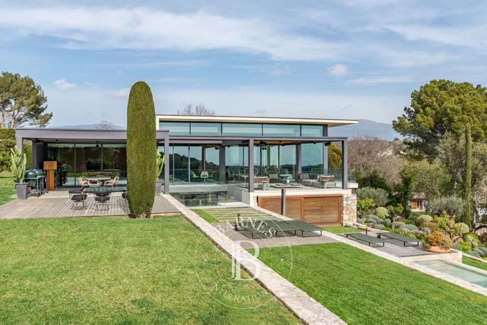 Image No.9-6 Bed House for sale