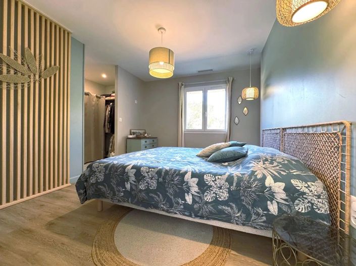 Image No.9-5 Bed House for sale