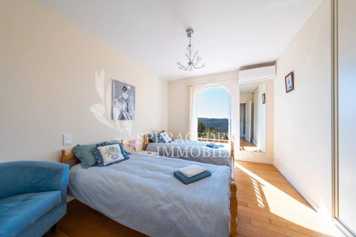 Image No.20-4 Bed House for sale